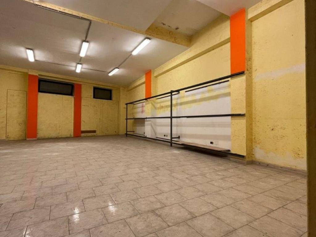 locale commerciale in vendita a Triggiano
