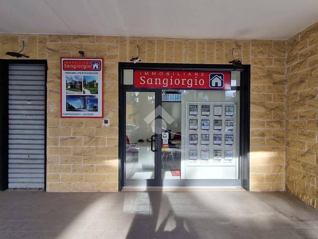 locale commerciale in vendita a Triggiano