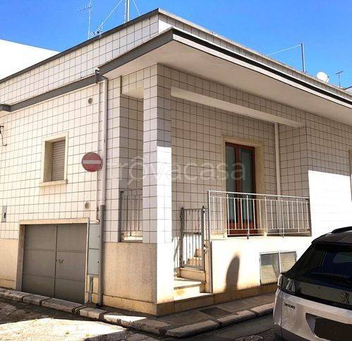 casa indipendente in vendita a Turi