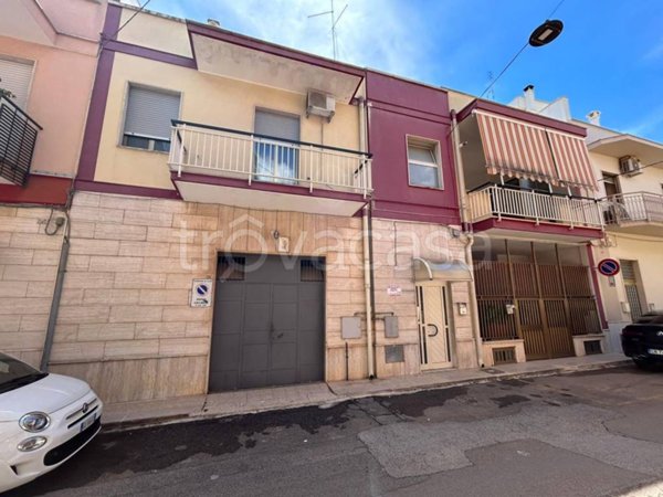 casa indipendente in vendita a Turi
