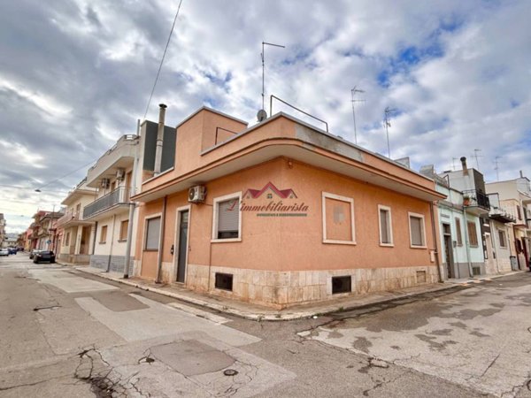 casa indipendente in vendita a Turi