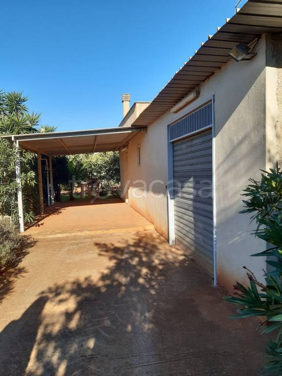 casa indipendente in vendita a Turi