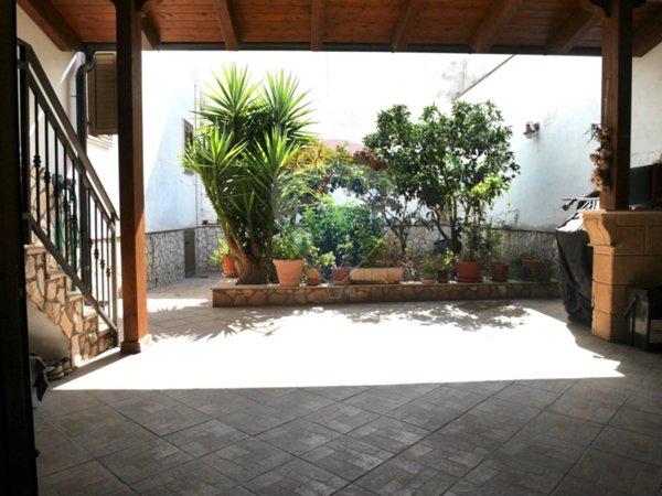 casa indipendente in vendita a Turi