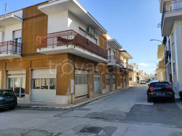 negozio in vendita a Turi