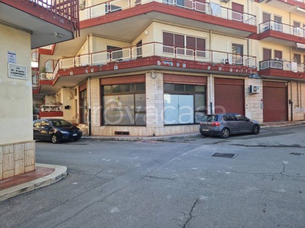 locale commerciale in vendita a Turi