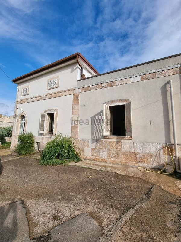 casa indipendente in vendita a Turi