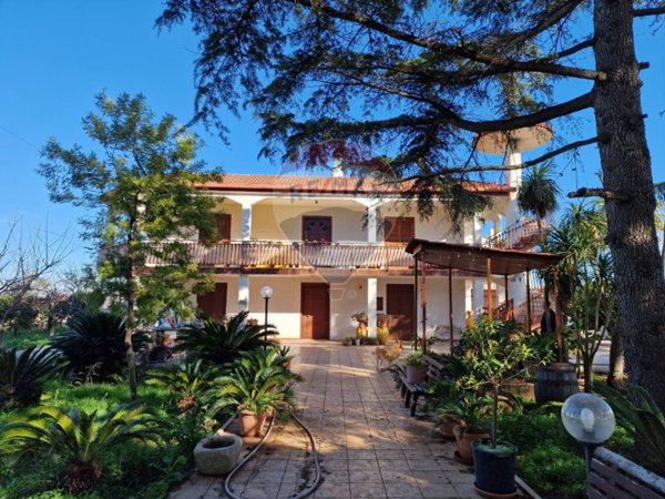 casa indipendente in vendita a Turi