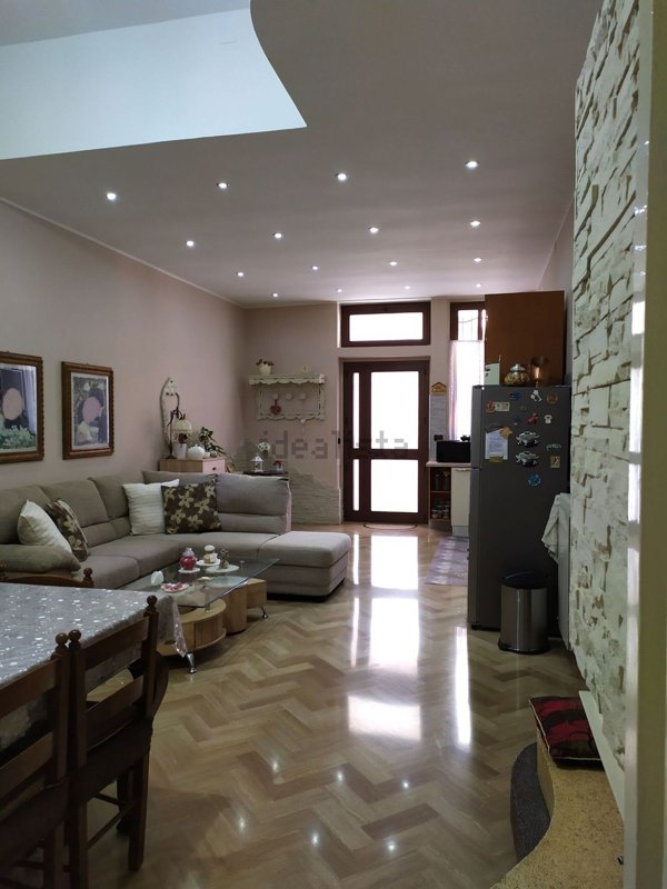 casa indipendente in vendita a Turi