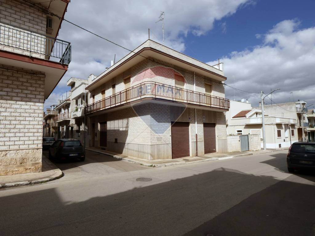 casa indipendente in vendita a Turi