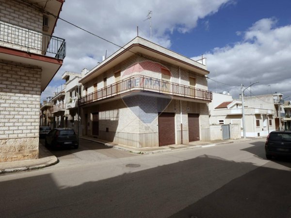 casa indipendente in vendita a Turi