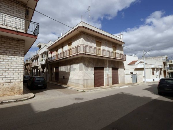 casa indipendente in vendita a Turi