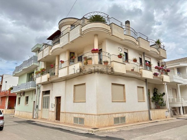 casa indipendente in vendita a Turi