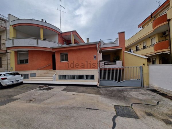 casa indipendente in vendita a Turi