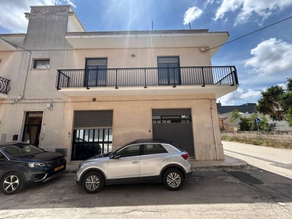 casa indipendente in vendita a Turi