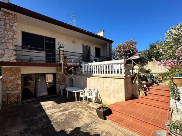 casa indipendente in vendita a Turi