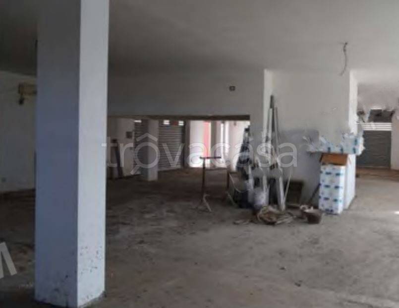 locale commerciale in vendita a Turi