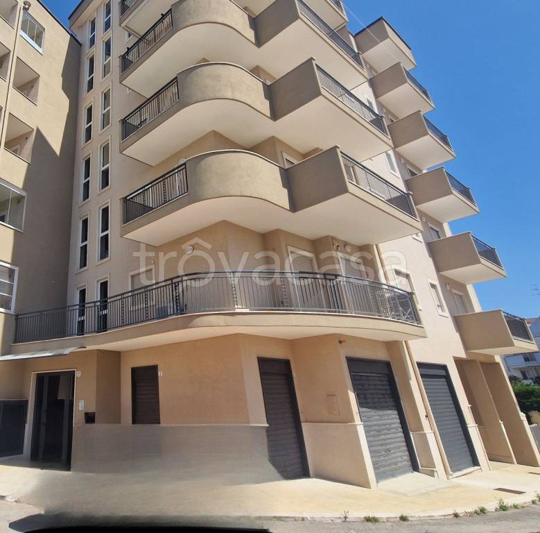 locale commerciale in vendita a Turi