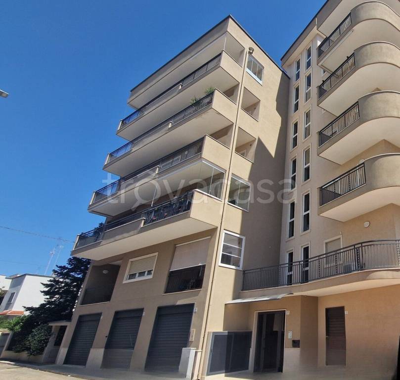 locale commerciale in vendita a Turi