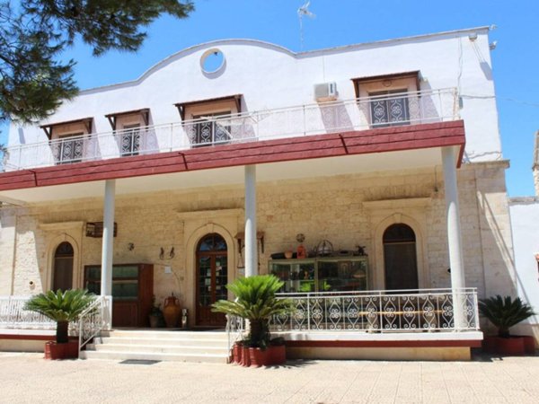 intera palazzina in vendita a Turi