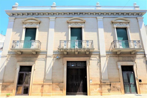 pentavano in vendita a Turi