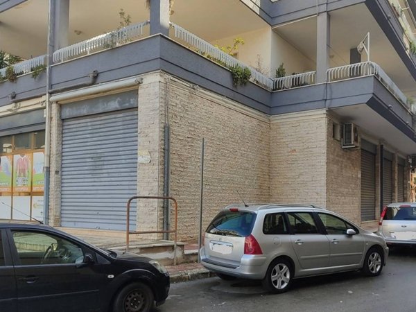 negozio in vendita a Turi