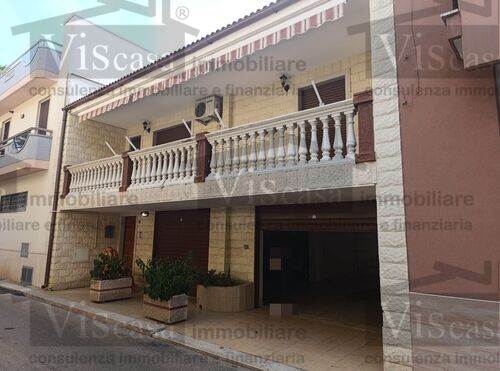 casa indipendente in vendita a Turi