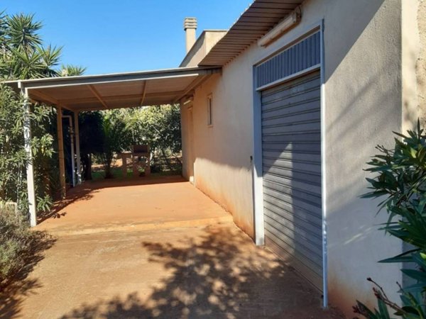 casa indipendente in vendita a Turi