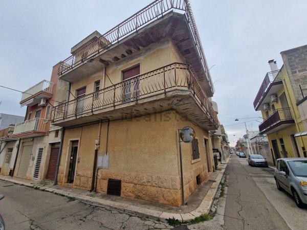 casa indipendente in vendita a Turi