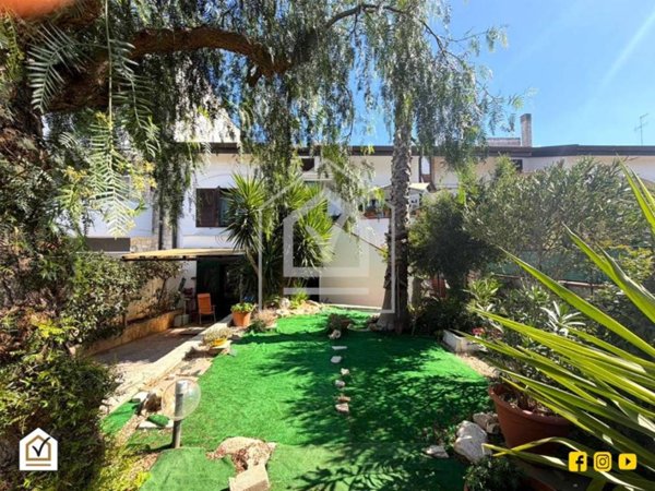 casa indipendente in vendita a Turi