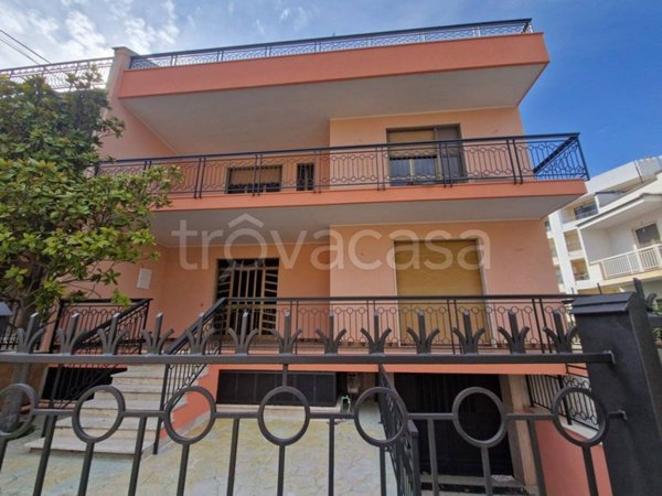 casa indipendente in vendita a Turi