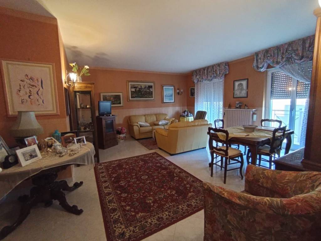 appartamento in vendita a Turi