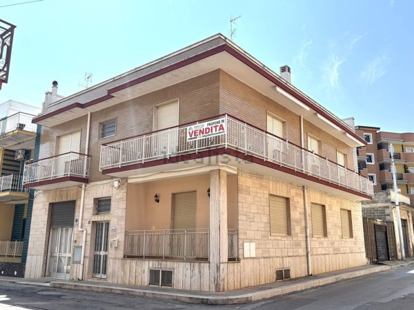 casa indipendente in vendita a Turi