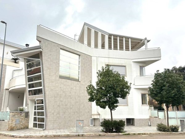 casa indipendente in vendita a Turi