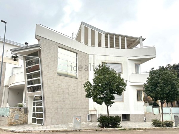 casa indipendente in vendita a Turi