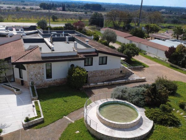 casa indipendente in vendita a Turi