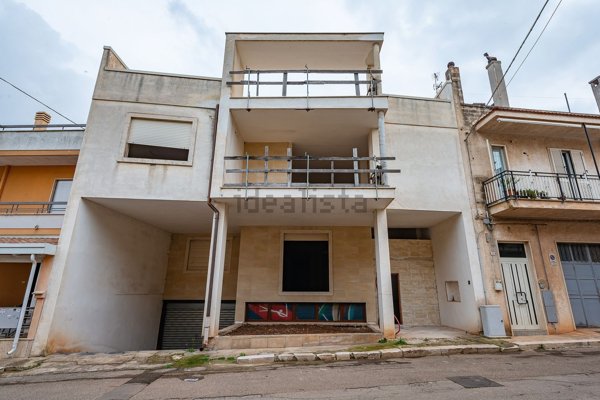 casa indipendente in vendita a Turi