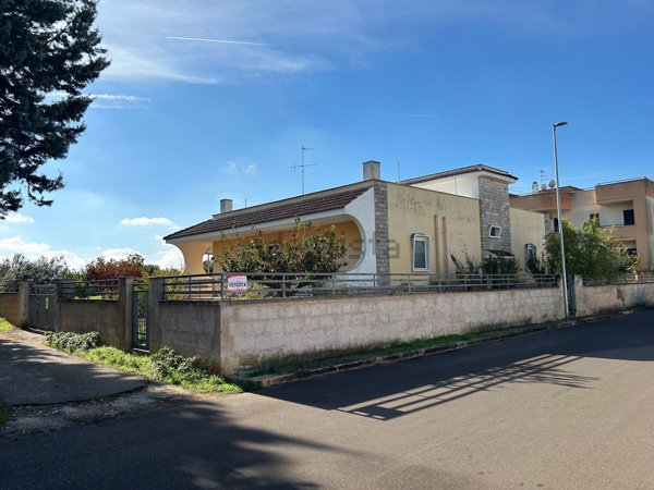 casa indipendente in vendita a Turi