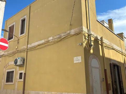 casa indipendente in vendita a Turi