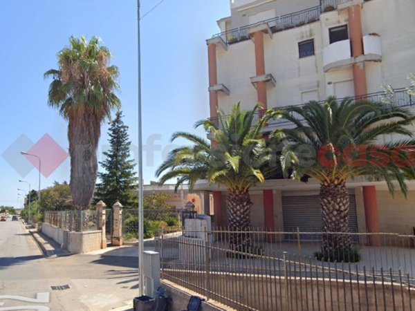 locale commerciale in vendita a Turi