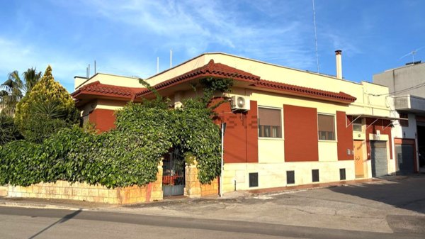 casa indipendente in vendita a Turi