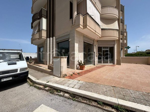 negozio in vendita a Turi