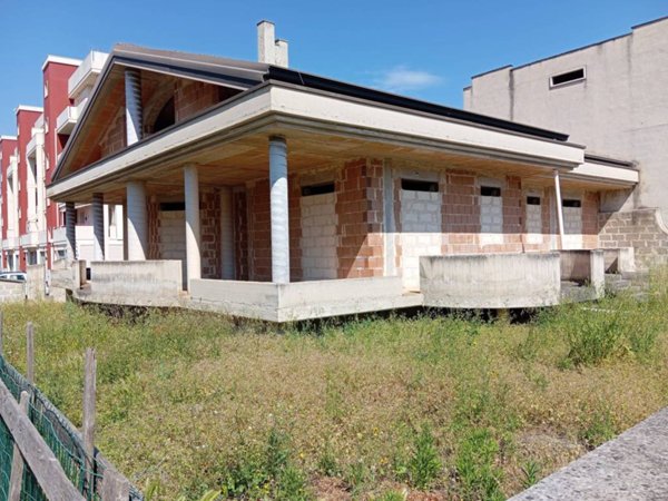casa indipendente in vendita a Turi