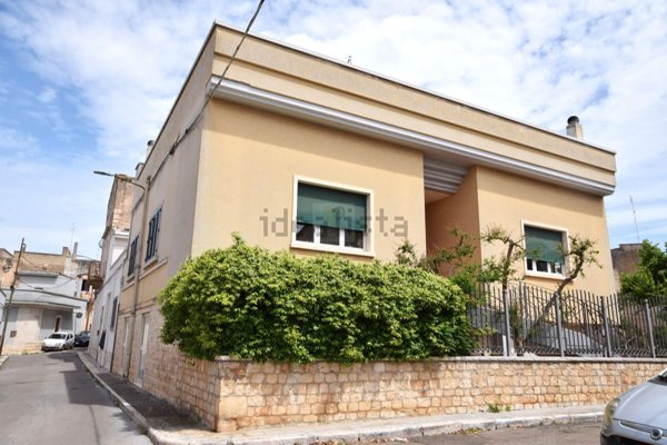 casa indipendente in vendita a Turi