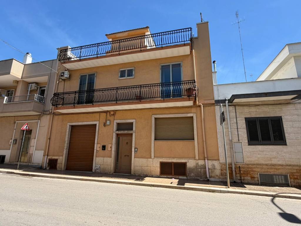 intera palazzina in vendita a Turi
