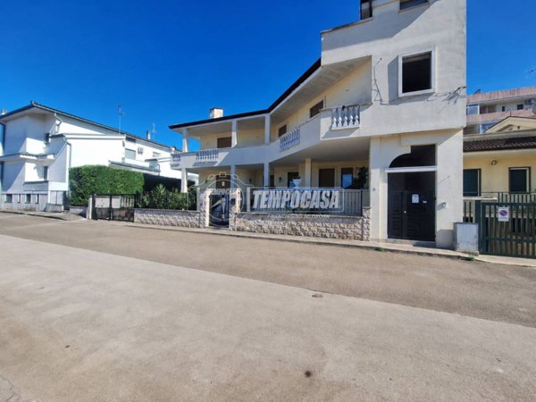 casa indipendente in vendita a Turi