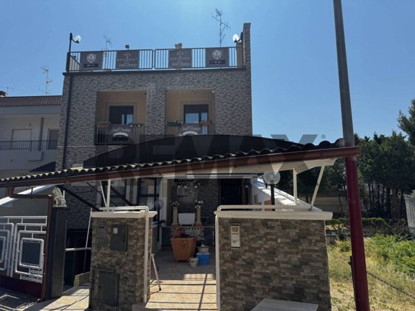 casa indipendente in vendita a Turi