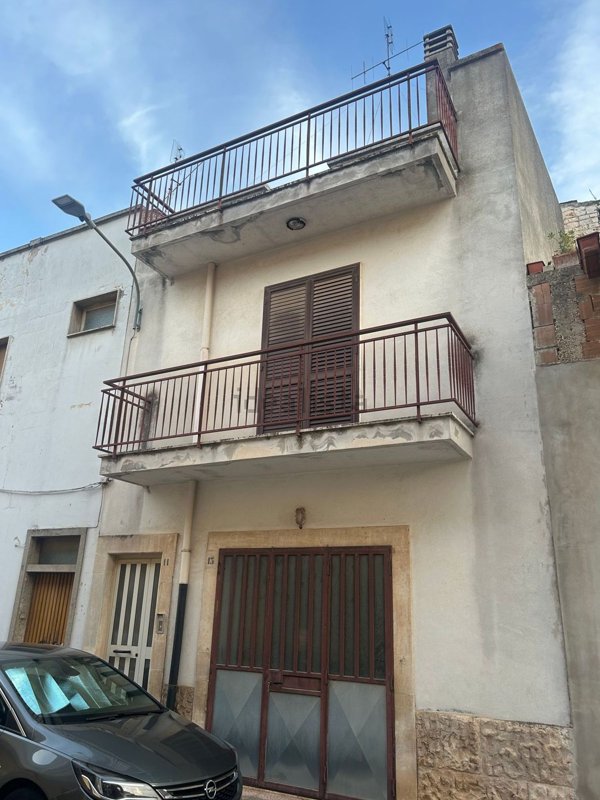 casa indipendente in vendita a Turi