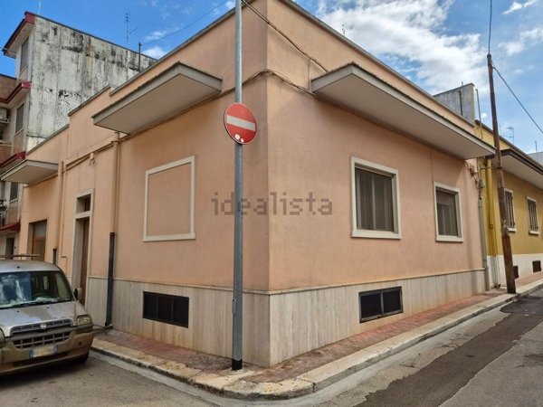 casa indipendente in vendita a Turi