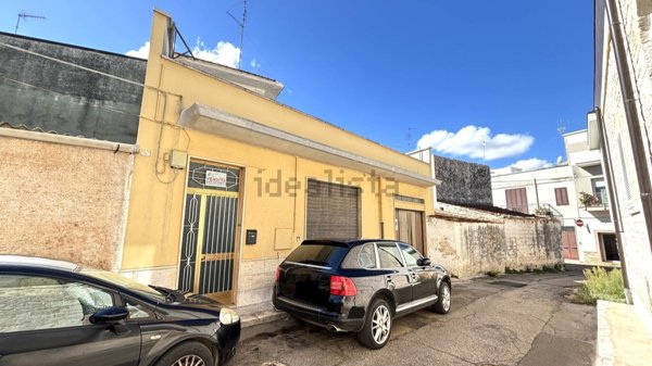 casa indipendente in vendita a Turi