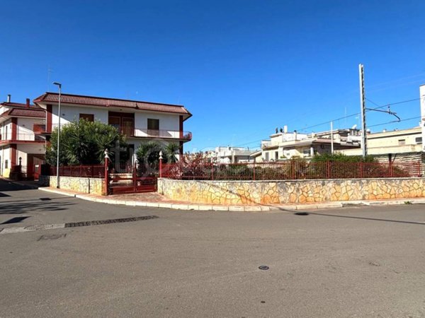 casa indipendente in vendita a Turi